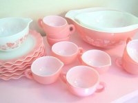 Милый розовый набор посуды