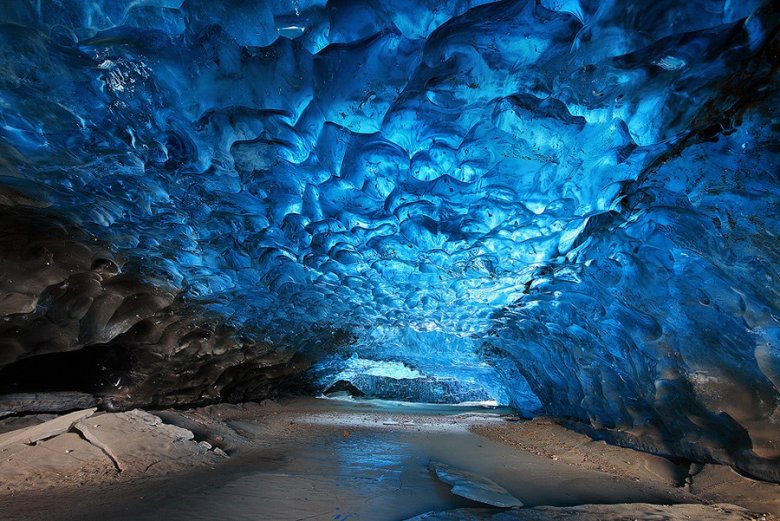 Достопримечательности Исландии: ледяные пещеры