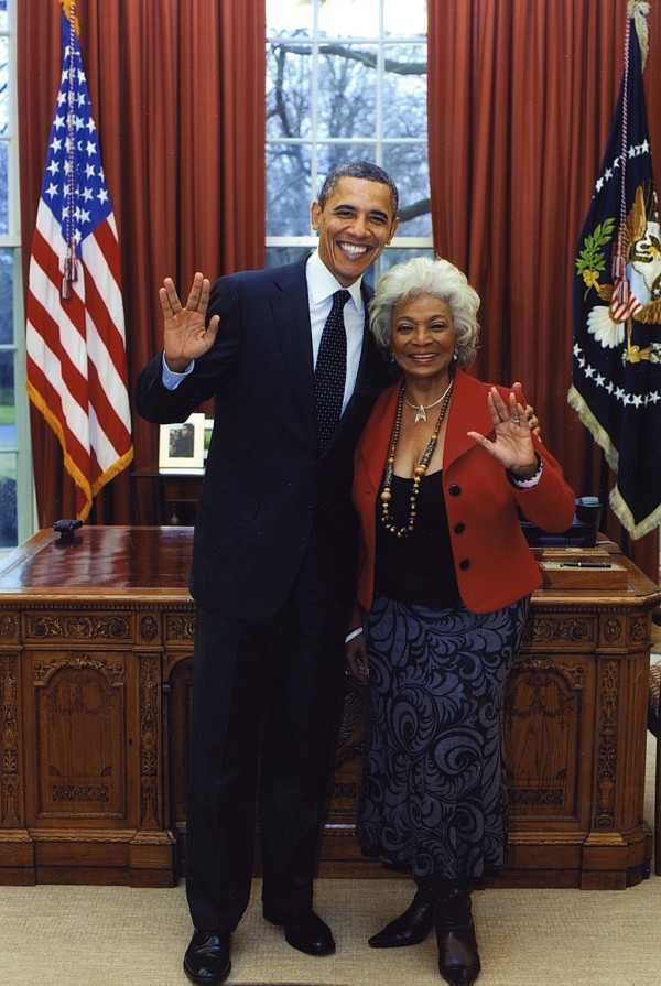Нишель Николс и Барак Обама: фото в Овальном кабинете