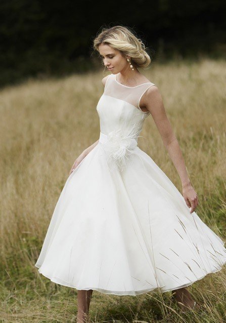 Короткое свадебное платье: модный тренд 2012