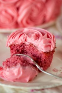 Клубничное пирожное «Букет роз»