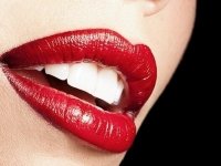 Ошибки макияжа: красные губы