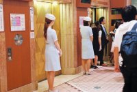Необычные профессии: лифтовые леди