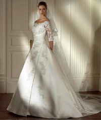 Роскошное свадебное платье с кружевами и вышивкой