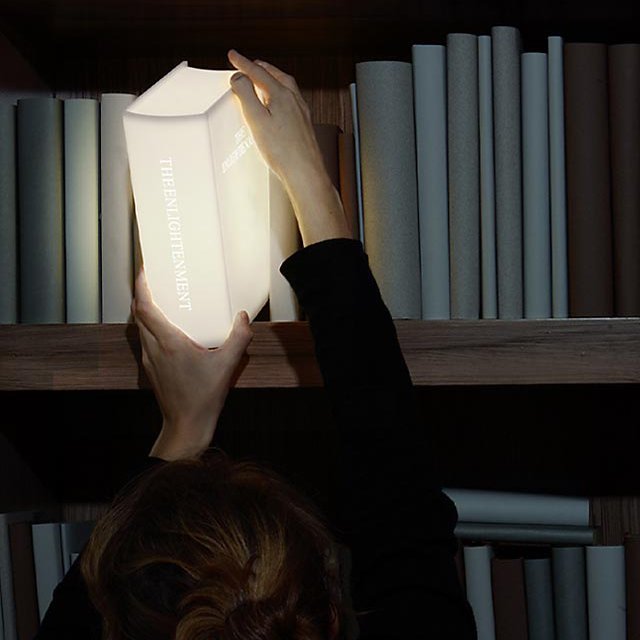 Книга-лампа: изюминка интерьера домашней  библиотеки