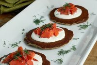 Горячие блины с копченым лососем