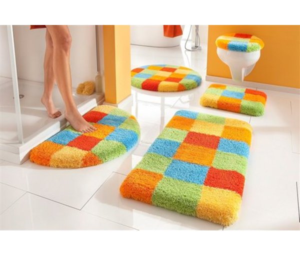 Цветные коврики для ванны