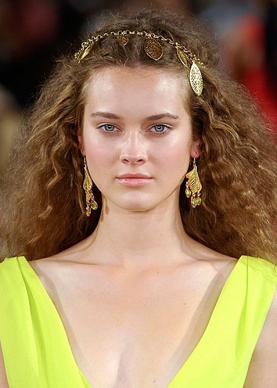 Гофрированные волосы - модный тренд в прическах 2012