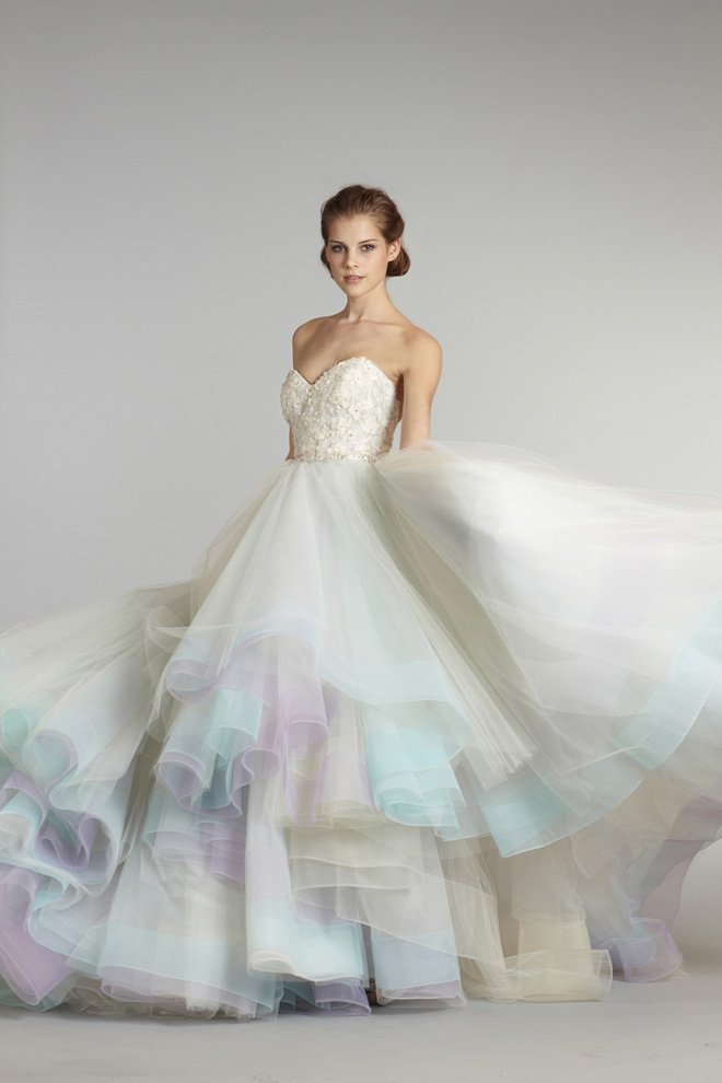 Пышное цветное свадебное платье