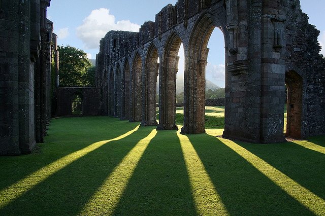 Монастырь Ллантони, Уэльс, Великобритания