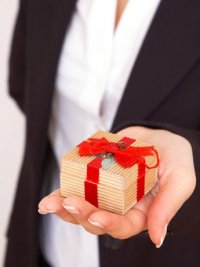 Как принимать бизнес-подарки