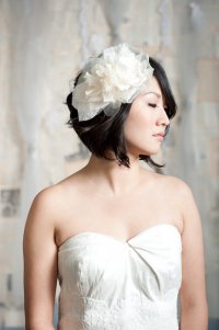 Свадебное украшение для волос с двумя большими цветками