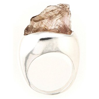 Природная красота драгоценных камней: кольцо с дымчатым кварцем