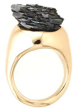 Природная красота драгоценных камней: кольцо с черным гематитом