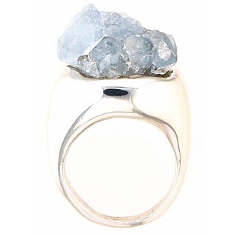 Природная красота драгоценных камней: кольцо с целестином