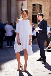 Белый наряд: простое платье