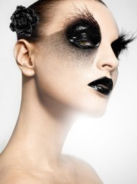 Как сделать готический макияж: подготовка лица