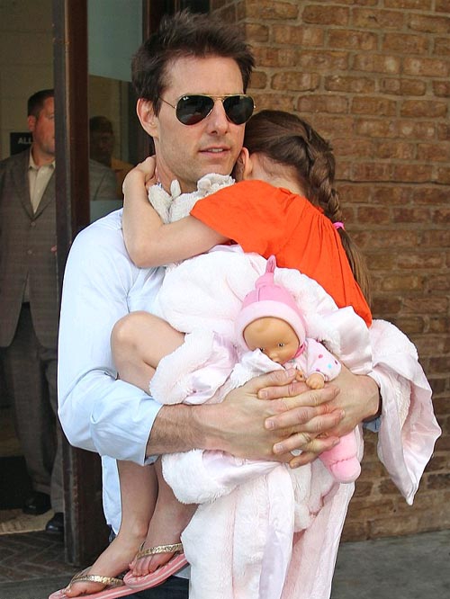 Том Круз балует свою дочь