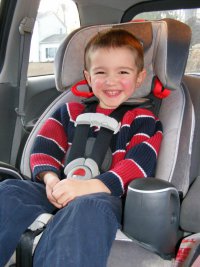 Правила перевозки детей в автомобиле: дети от года и старше