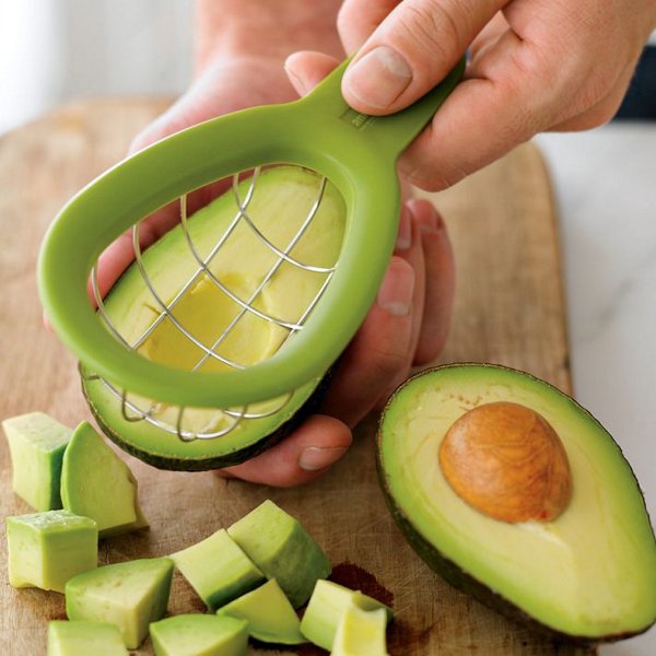 Полезные предметы на кухне: нож для нарезания авокадо