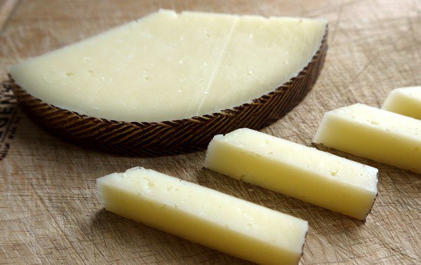 Сыр из козьего или овечьего молока вместо сыра из коровьего молока