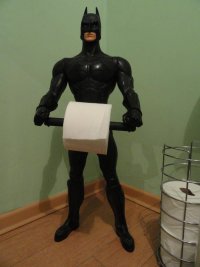 Темный Рыцарь вернулся с туалетной бумагой