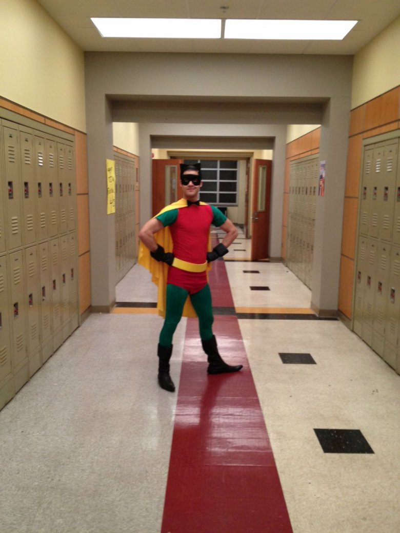 Новые фото со съемок 4 сезона Glee: атака супергероев