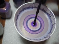 Фантастический фиолетовый мраморный маникюр