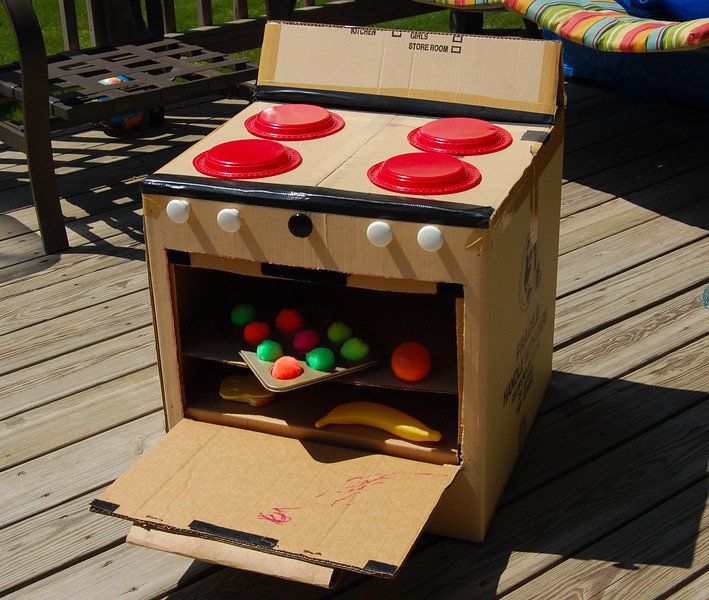 Детская плита из картонных коробок (Мастер-классы / Поделки для детей)