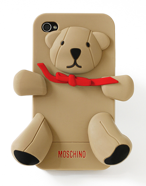 Чехол-медвежонок от Moschino специально для FNO 2012