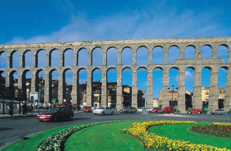 5 самых захватывающих акведуков: акведук в Сеговии