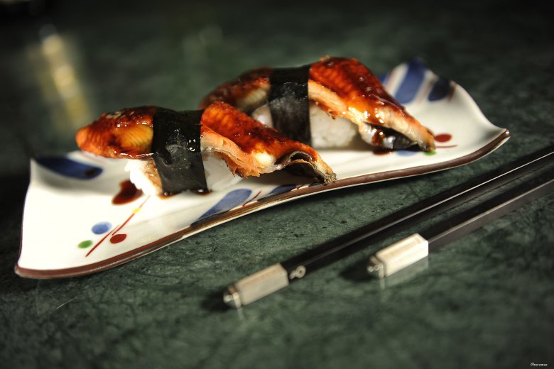 Нигири-суши с угрем