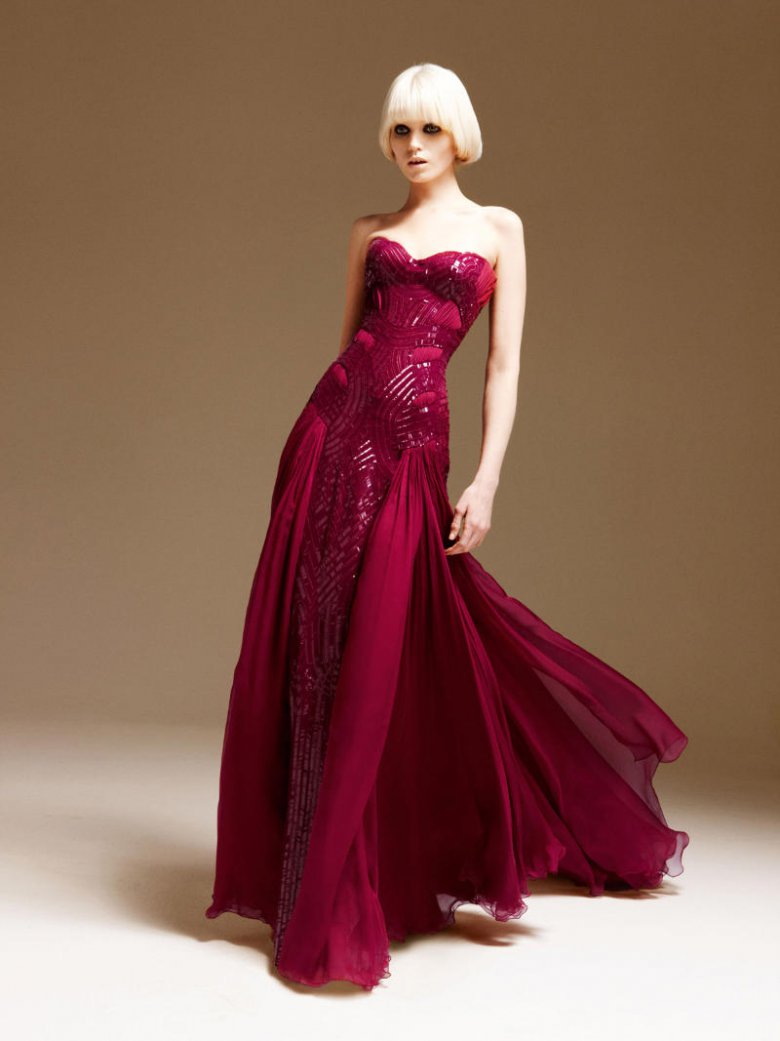 Малиновое платье от Versace