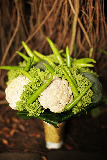 Букет невесты из овощей: цветная капуста и брокколи