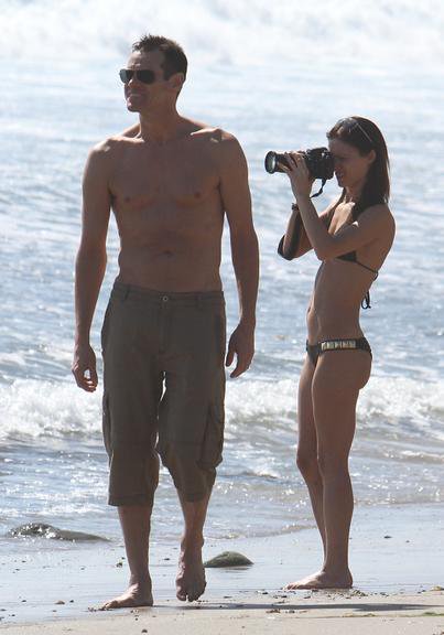 Джим Керри на пляже Малибу
