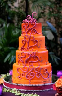 Яркий оранжевый свадебный торт