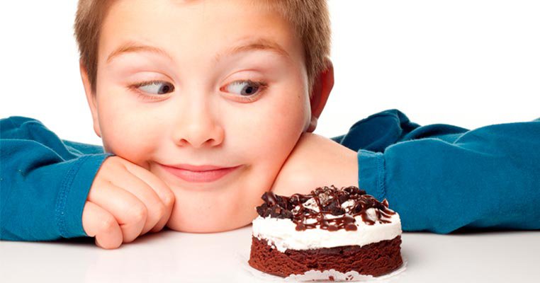 Как научить ребенка правильно питаться: полезные сладости