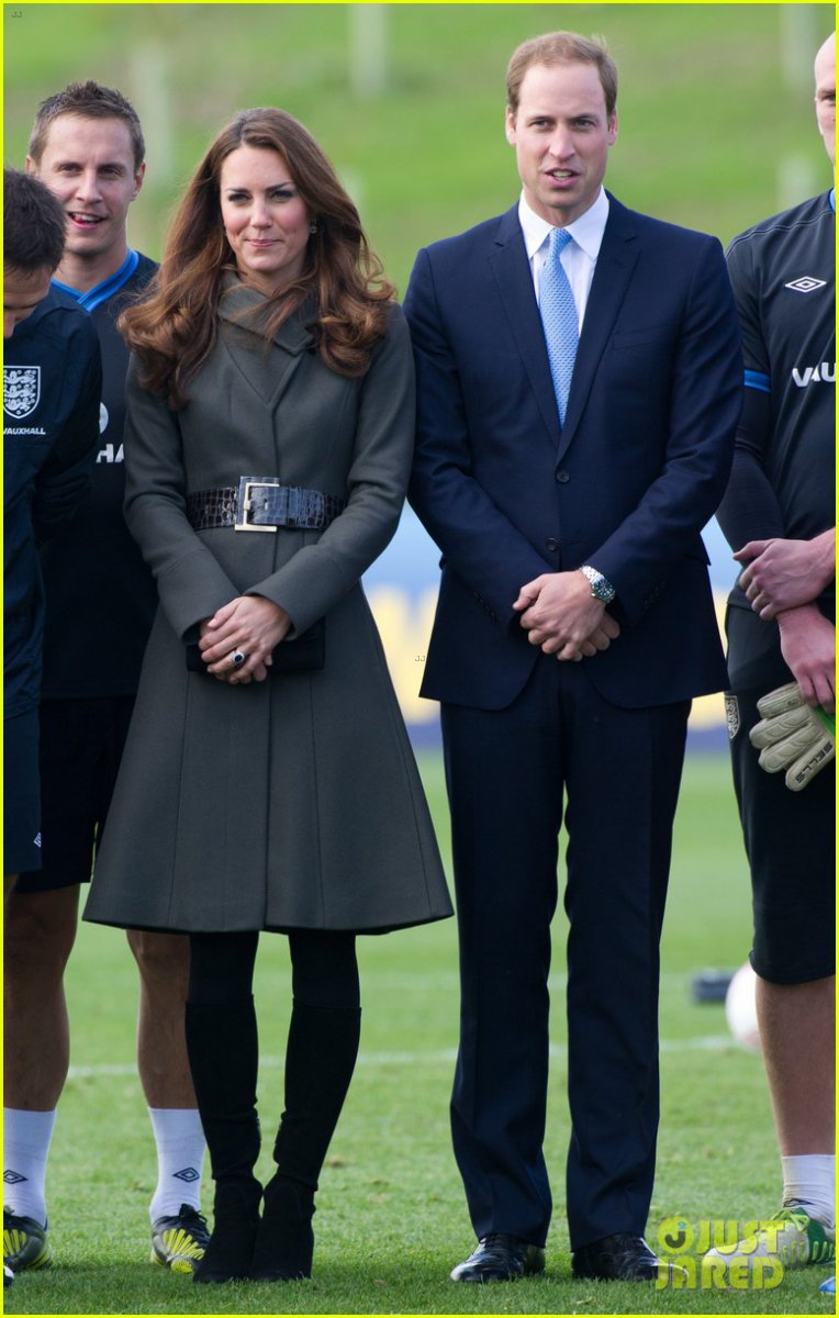 Принц Уильям и герцогиня Кэтрин на открытии футбольного центра
