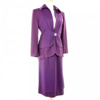 Какой цвет делового костюма выбрать: фиолетовый