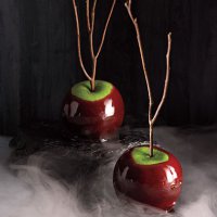 Яблоки в карамели с корицей и сидром