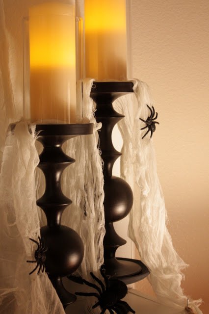 Идея для украшения дома свечами на Хэллоуин