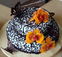 Очень красивая идея для украшения торта: орхидеи и бабочки