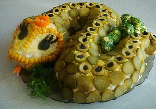 Новогодний салат «Змея»