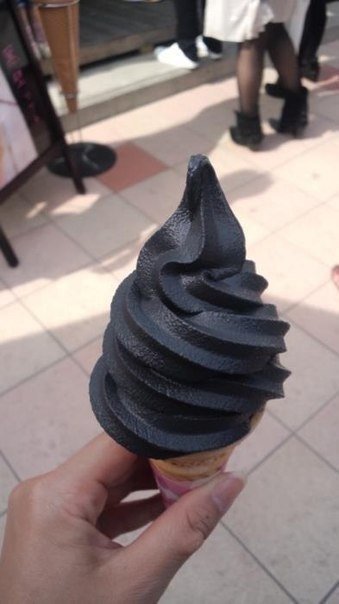 Черное мороженое существует!