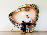 Креативный стеллаж Bookworm: «книжный червь» из Голландии
