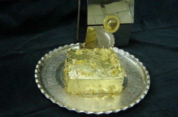 Самые необычные десерты в мире: султанский золотой торт