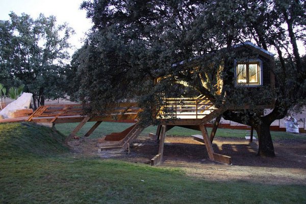 Испанские архитекторы из Urbanarbolismo представляют загородный дом на дереве