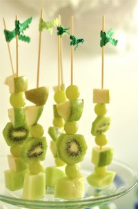 Десерт из зеленых фруктов