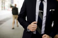 Как правильно носить аксессуары для галстука
