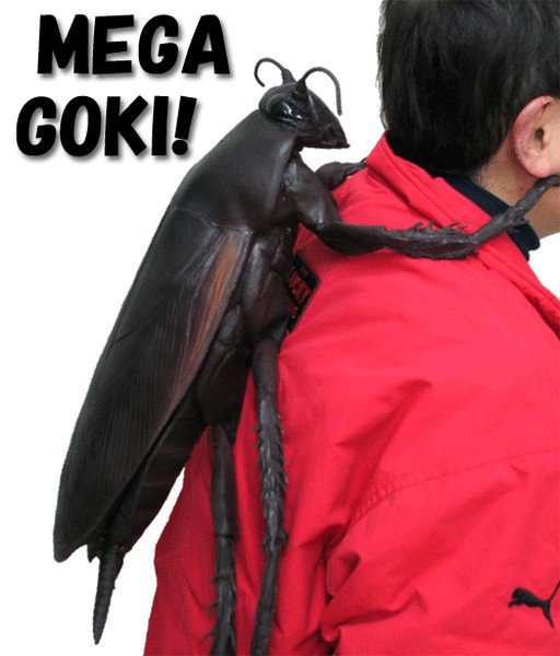 Mega Cockroach - самый большой таракан и отвратительный рюкзак